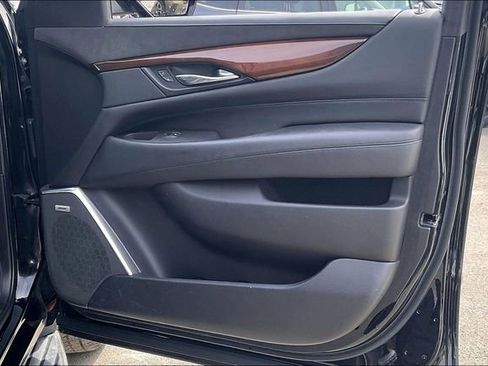 Used 2019 Cadillac Escalade Luxury AWD/4WD image 24