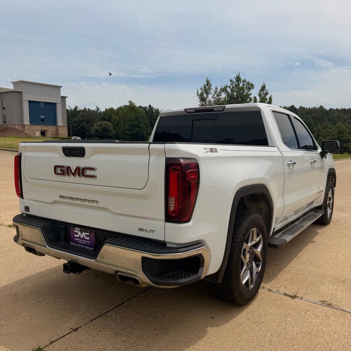 Used 2024 GMC Sierra 1500 SLT w/ SLT Premium Plus Package AWD/4WD image 5