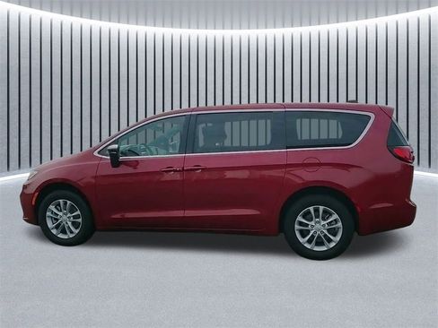 New 2026 Chrysler Pacifica Select image 13
