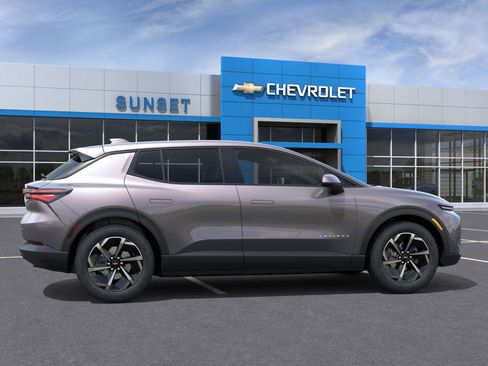 New 2026 Chevrolet Equinox EV LT image 5