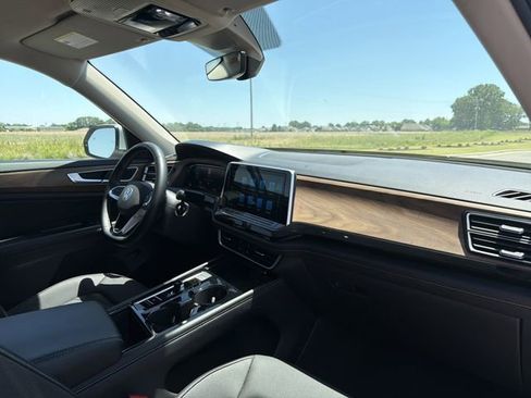 Used 2024 Volkswagen Atlas SE FWD image 14