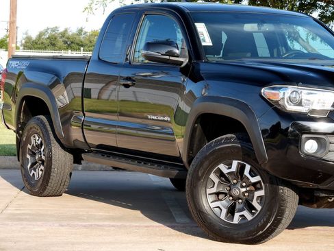 Used 2016 Toyota Tacoma TRD Off-Road AWD/4WD image 19