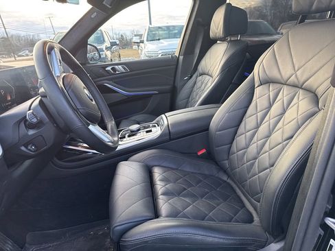 Used 2024 BMW X7 xDrive40i w/ Premium Package image 5