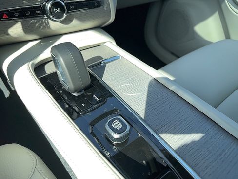 New 2025 Volvo XC90 T8 Core w/ Climate Package image 25