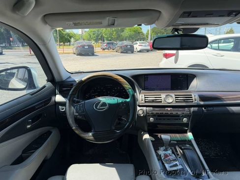 Used 2013 Lexus LS 460 w/ Comfort Pkg RWD image 14