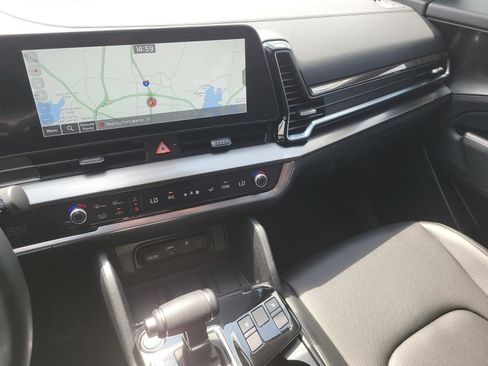 Used 2025 Kia Sportage EX FWD image 20