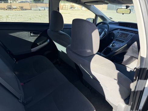 Used 2014 Toyota Prius Plug-In Hybrid image 12