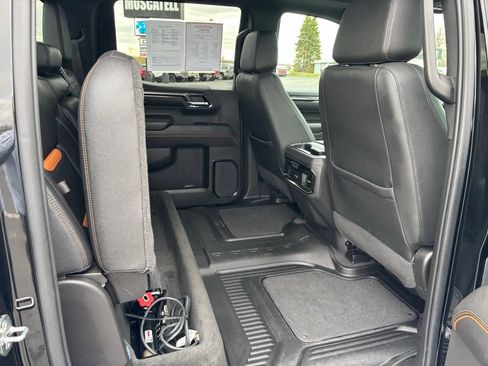 Used 2022 GMC Sierra 1500 AT4 w/ AT4 Premium Package AWD/4WD image 32