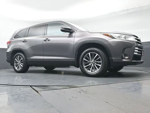 Certified 2019 Toyota Highlander XLE image 38