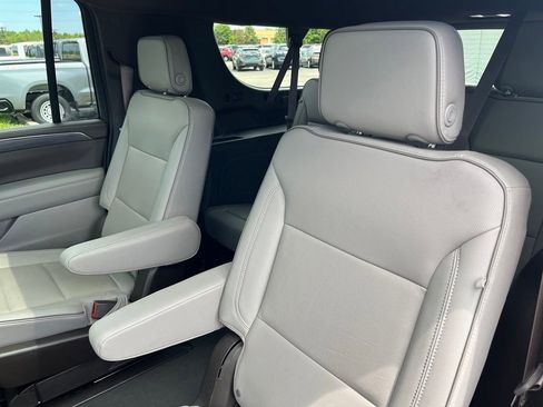 Used 2023 GMC Yukon XL SLT w/ SLT Luxury Package AWD/4WD image 27