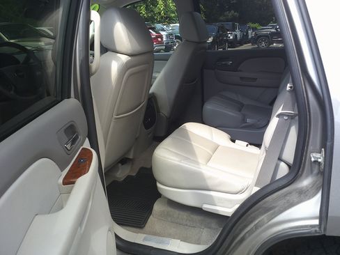 Used 2008 Chevrolet Tahoe LTZ w/ LTZ Preferred Equipment Group AWD/4WD image 11