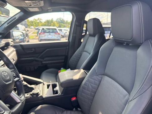 Used 2025 Toyota 4Runner TRD Off-Road Premium AWD/4WD image 13