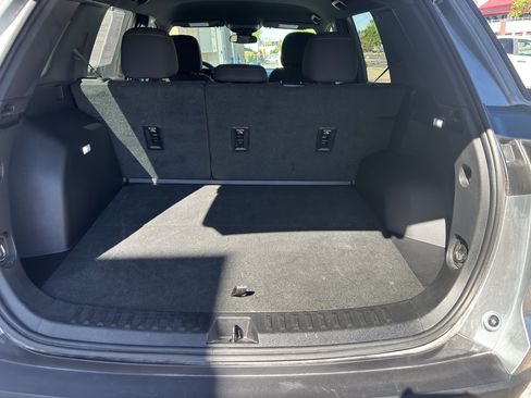 Used 2025 Chevrolet Equinox LT AWD/4WD image 11