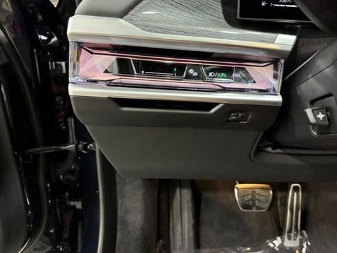Used 2025 BMW 760i xDrive AWD/4WD image 28