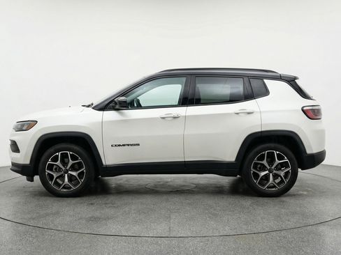 Used 2025 Jeep Compass Limited image 5