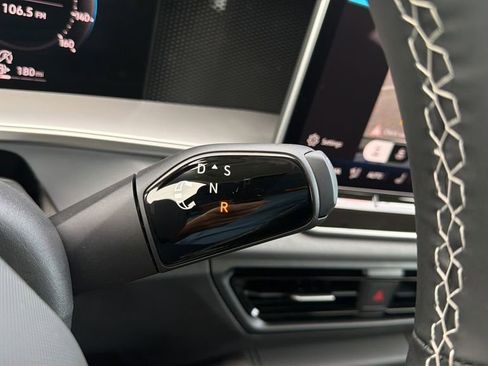 New 2026 Volkswagen Tiguan SE FWD image 17