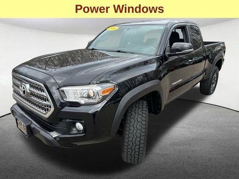 Used 2016 Toyota Tacoma TRD Off-Road w/ Premium & Technology Package image 5