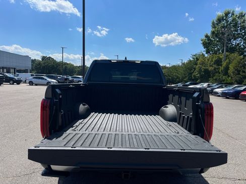 Used 2025 Toyota Tundra Limited AWD/4WD image 17