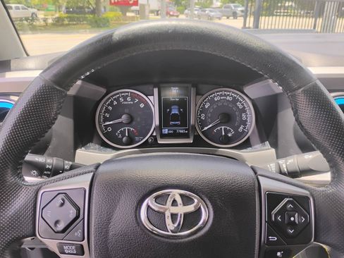Used 2021 Toyota Tacoma SR5 RWD image 43