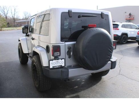 Used 2018 Jeep Wrangler Sahara w/ Connectivity Group image 6