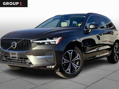 Used 2022 Volvo XC60 B5 Momentum w/ Protection Package Premier image 1