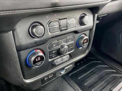 Used 2021 Chevrolet Suburban Commercial image 33