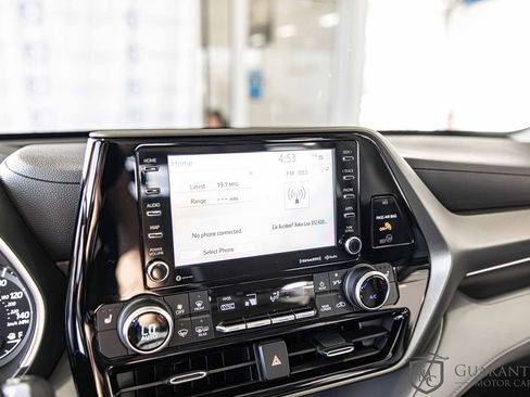 Used 2021 Toyota Highlander XLE AWD/4WD image 28