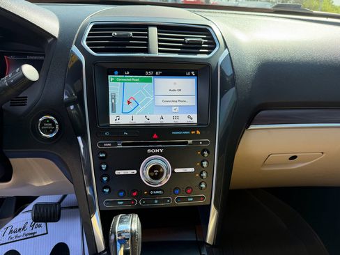 Used 2017 Ford Explorer Limited FWD image 10