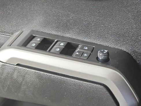 Used 2021 Toyota Tacoma SR5 AWD/4WD image 24