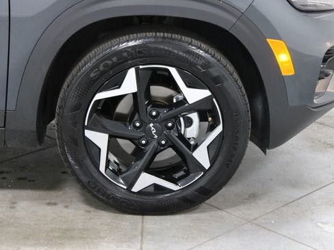 Used 2025 Kia Seltos S image 12