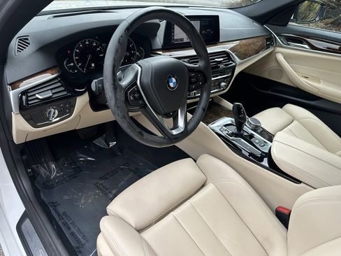 Used 2019 BMW 530i xDrive w/ Convenience Package image 17