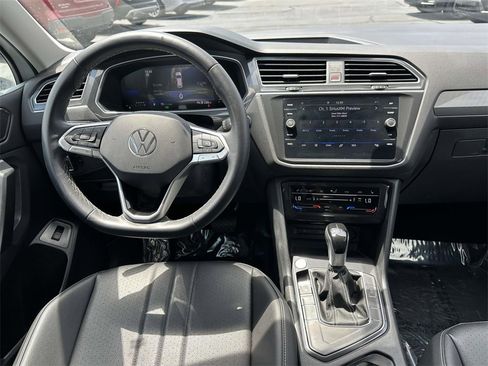 Used 2024 Volkswagen Tiguan SE image 11