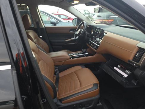 Used 2023 Nissan Pathfinder Platinum w/ Cargo Package image 3