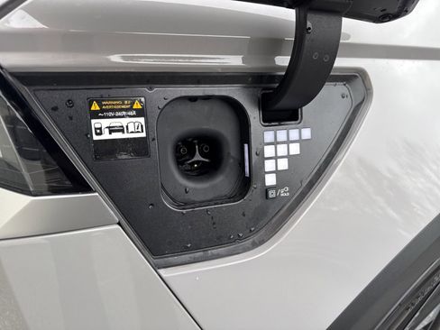 Used 2025 Hyundai Ioniq 5 SEL image 11