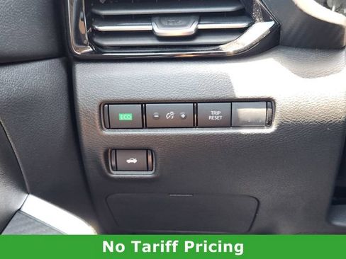Certified 2025 Nissan Sentra SR w/ SR Premium Package FWD image 21