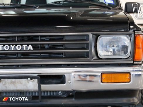 Used 1987 Toyota Pickup 2WD Regular Cab image 9
