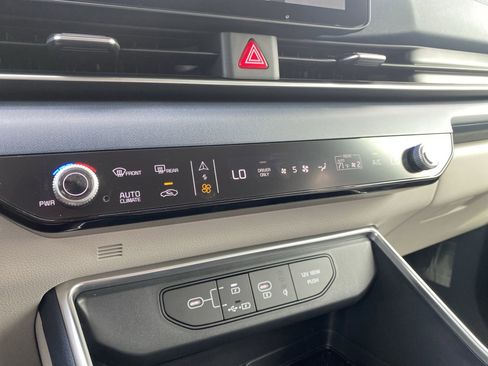 Used 2025 Kia Carnival EX FWD image 22