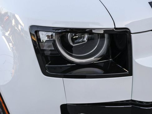 New 2026 Land Rover Defender 130 X-Dynamic SE AWD/4WD image 15