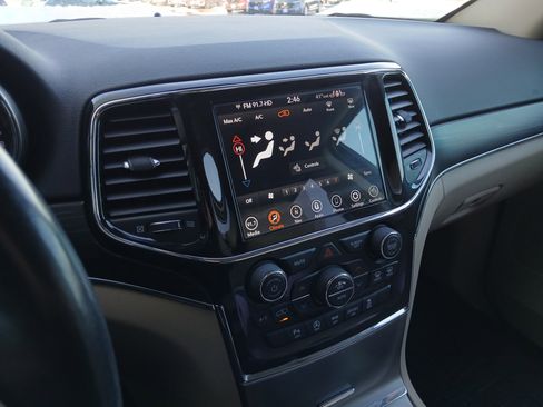 Used 2021 Jeep Grand Cherokee Limited w/ Trailer Tow Group IV image 12