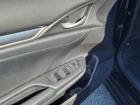 Used 2017 Honda Civic Touring image 6