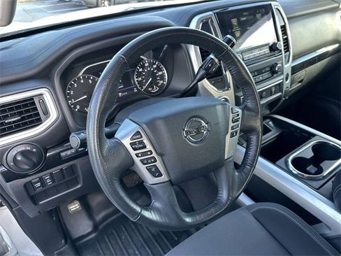 Used 2021 Nissan Titan SV w/ SV Convenience Package image 11