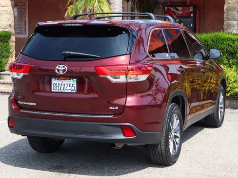 Used 2019 Toyota Highlander XLE image 9