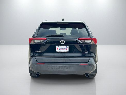 Used 2020 Toyota RAV4 LE FWD image 6