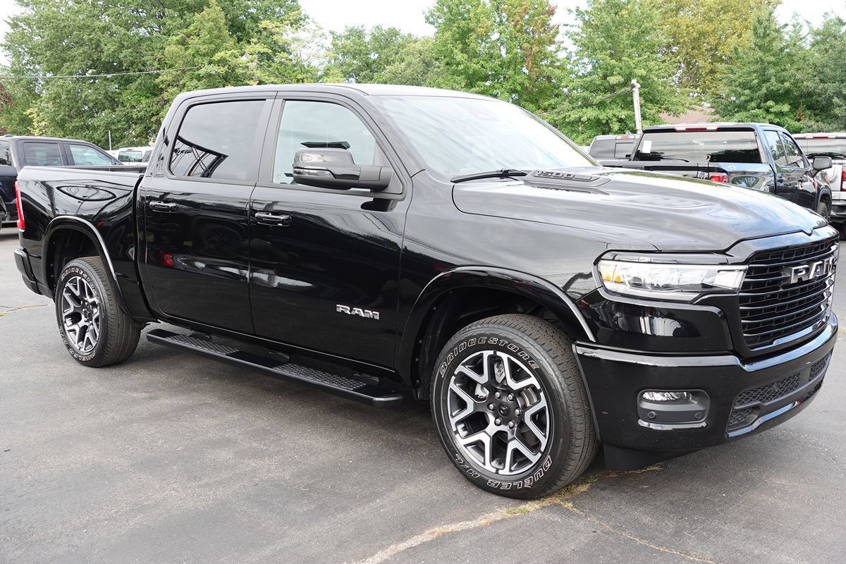 Used 2025 RAM 1500 Laramie AWD/4WD image 4