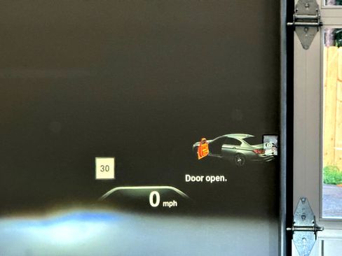 Used 2018 BMW 530i w/ Premium Package image 32