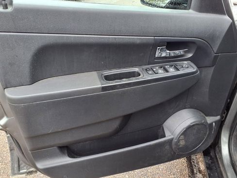 Used 2007 Jeep Liberty Sport AWD/4WD image 11