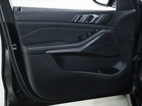 Used 2022 BMW X5 xDrive40i w/ M Sport Package image 16