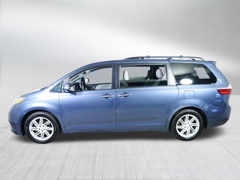 Used 2017 Toyota Sienna Limited Premium w/ Advanced Technology Package image 4