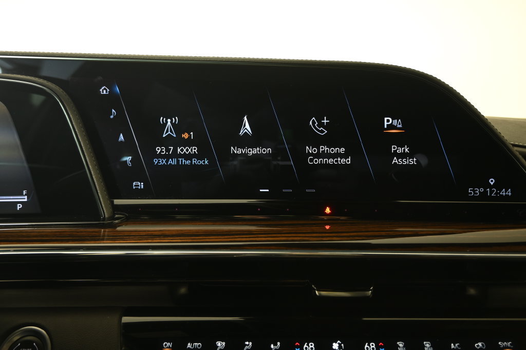 Used 2024 Cadillac Escalade ESV Luxury w/ LPO, Floor Liner Package AWD/4WD image 29
