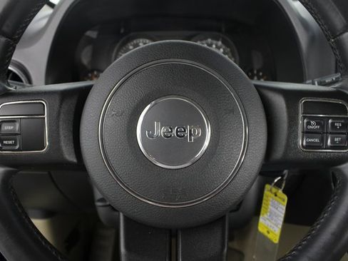 Used 2014 Jeep Patriot Latitude image 10